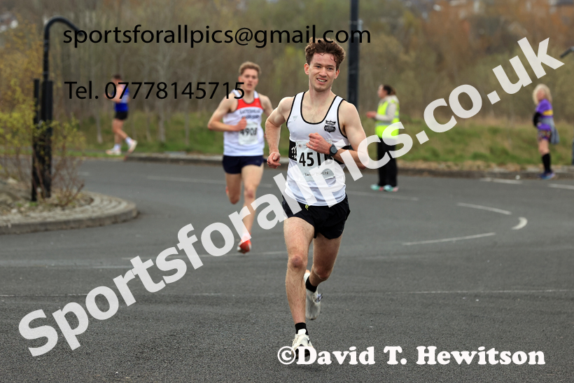Senior Mens relay, 2026 Elswick Harriers Good Friday Road Relays and Young Athletes, Newburn,  Newcastle upon Tyne. Photo: David T. Hewitson/Sports for All Pics